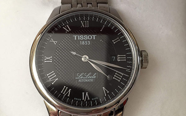 天梭手表表蒙有劃痕是什么原因